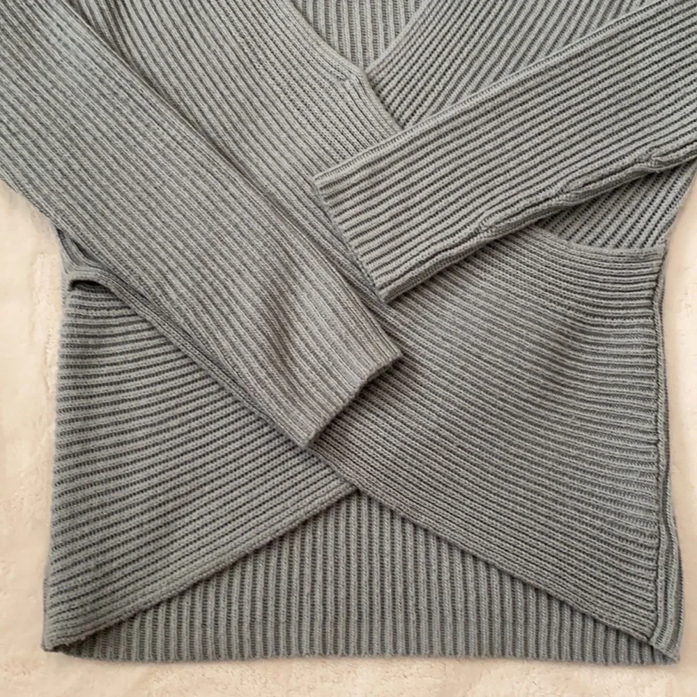 Cupcakes & Cashmere Gray Wrap Sweater Size L - Picture 11 of 13